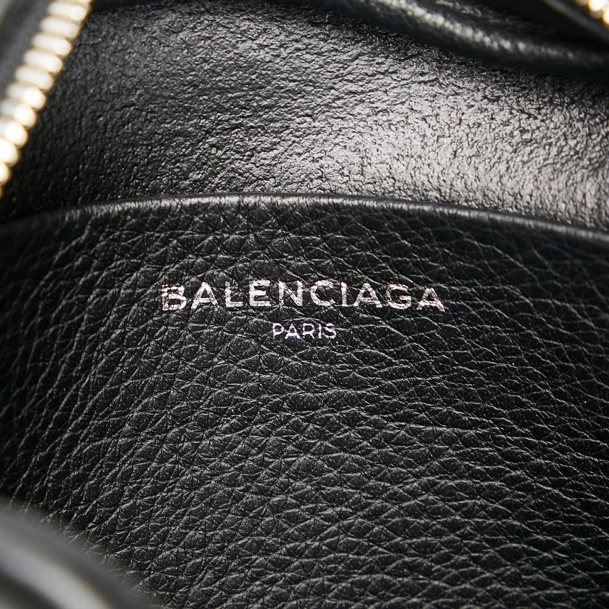 Balenciaga Everyday Crossbody (SHG-Ihiuvl)