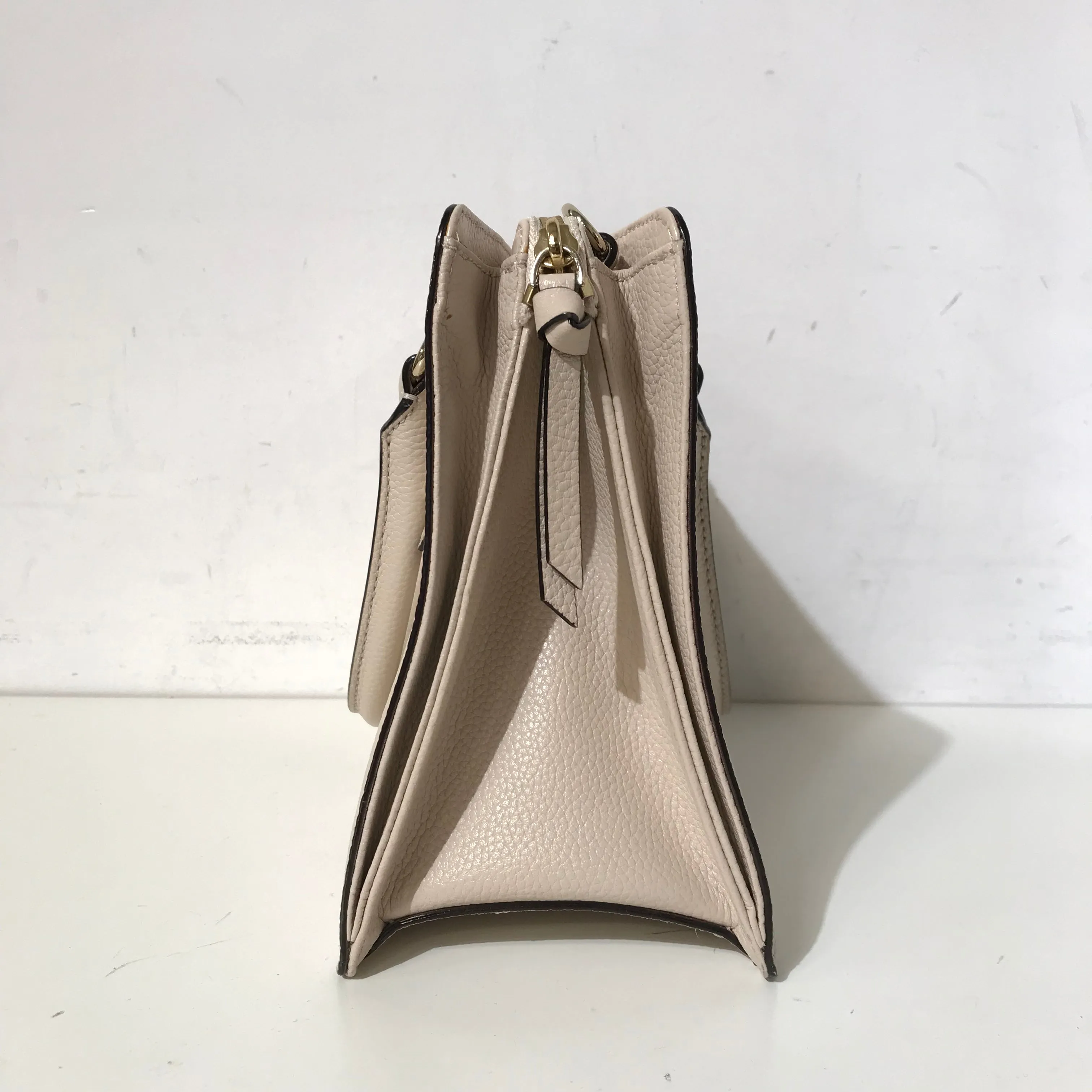 Cream Top Handle