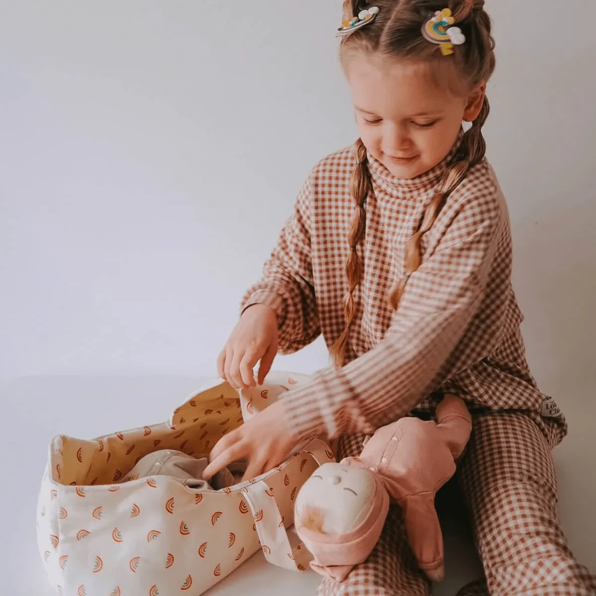 Olli Ella - Dinkum Dolls Carry Cot Rainbow Print